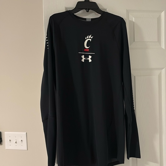 NWT Medium Men’s Under Armor shirt - Picture 1 of 6